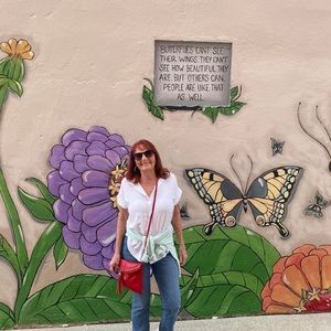 Meet your Posher, Debbie